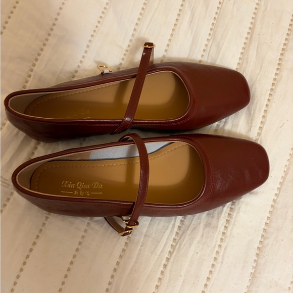 Elegant Burgundy Flats - Picture 8 of 9